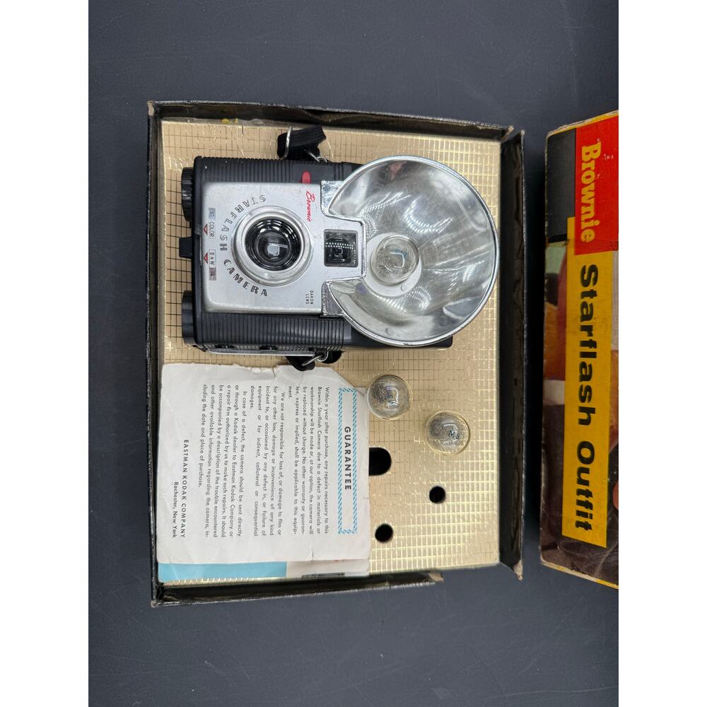 Vintage Kodak Brownie Starflash Black Version Camera with Box +3 Bulbs